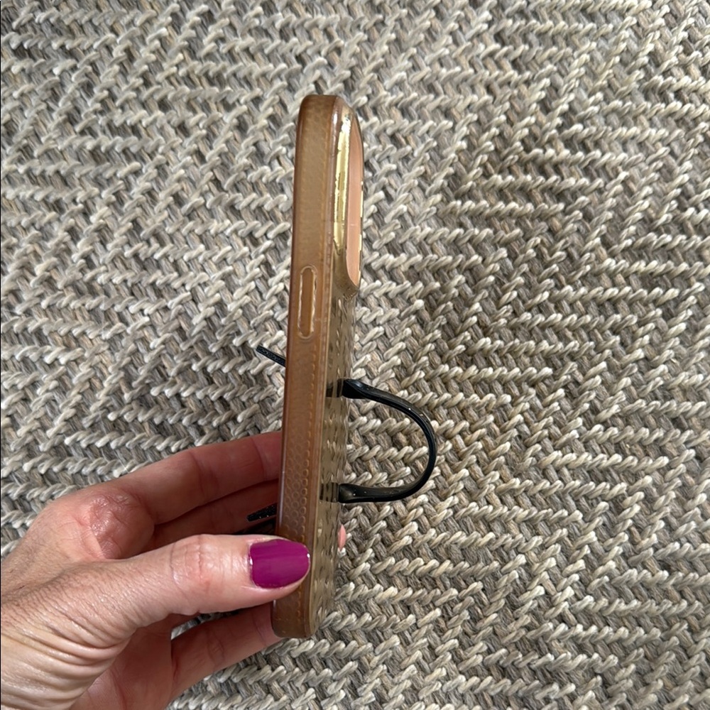 Loopy Case Gold Leopard | Metallic Edition iPhone 14 Pro Case - Picture 3 of 4